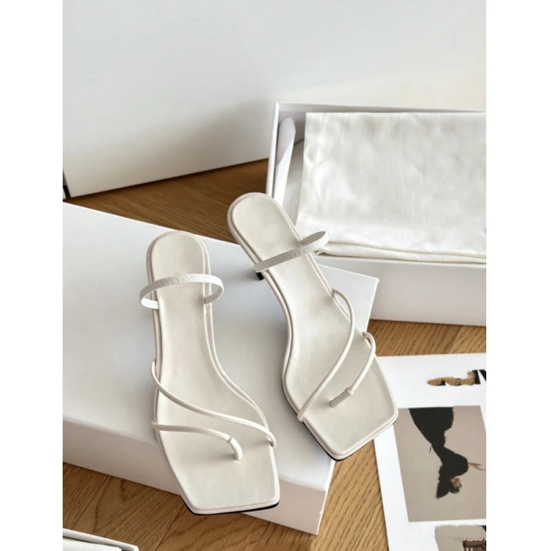 25 year summer new French retro slim strap kitten high-heeled clip toe sandals for wearing outside