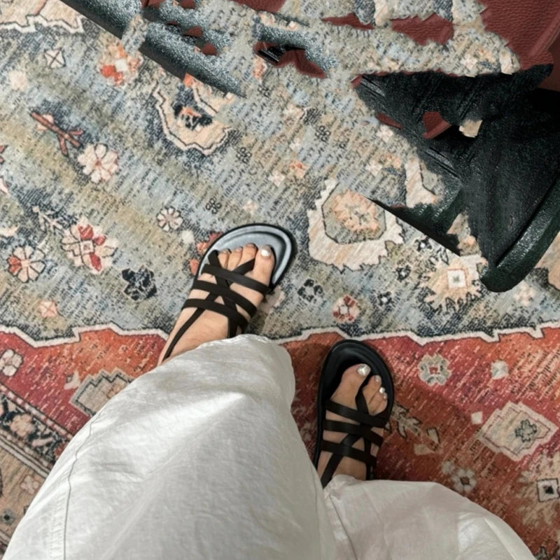 25 year new niche French retro leather flat bottomed sandals with simple, comfortable and versatile Roman features
