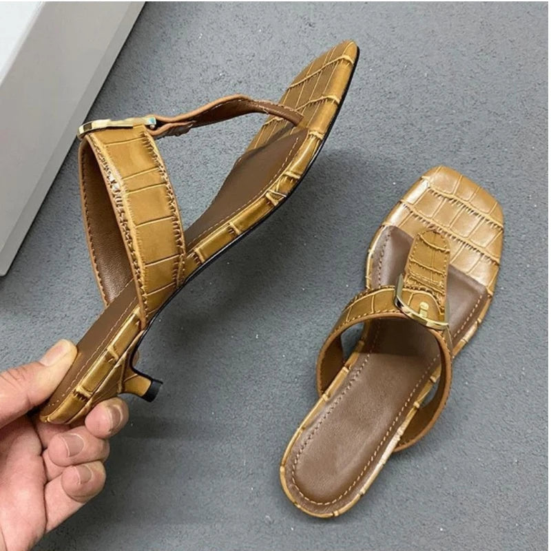 25 year TT genuine leather women's high-end European and American niche cat and copper buckle crocodile pattern flip flops
