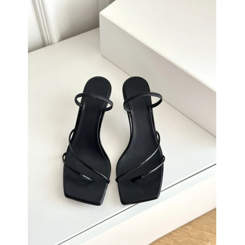 25 year summer new French retro slim strap kitten high-heeled clip toe sandals for wearing outside