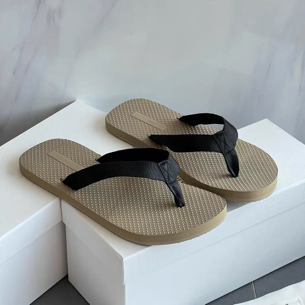 25 year new minimalist and versatile women's clip toe nude comfortable casual beach flip flops