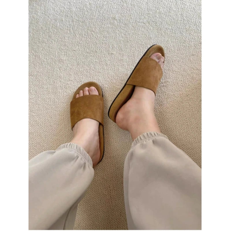 Women's retro genuine leather comfortable lazy flat beach slippers with a straight line for wearing outside