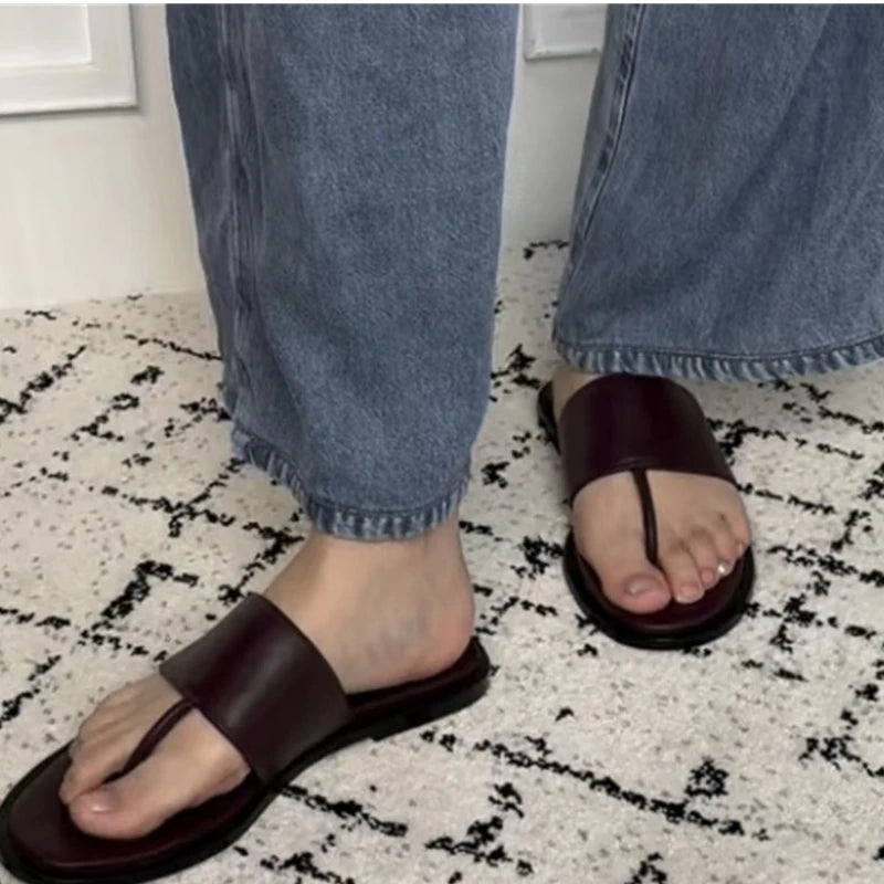 Extremely simple style 25 year spring/summer new comfortable flat bottom toe women's leather versatile flip flops