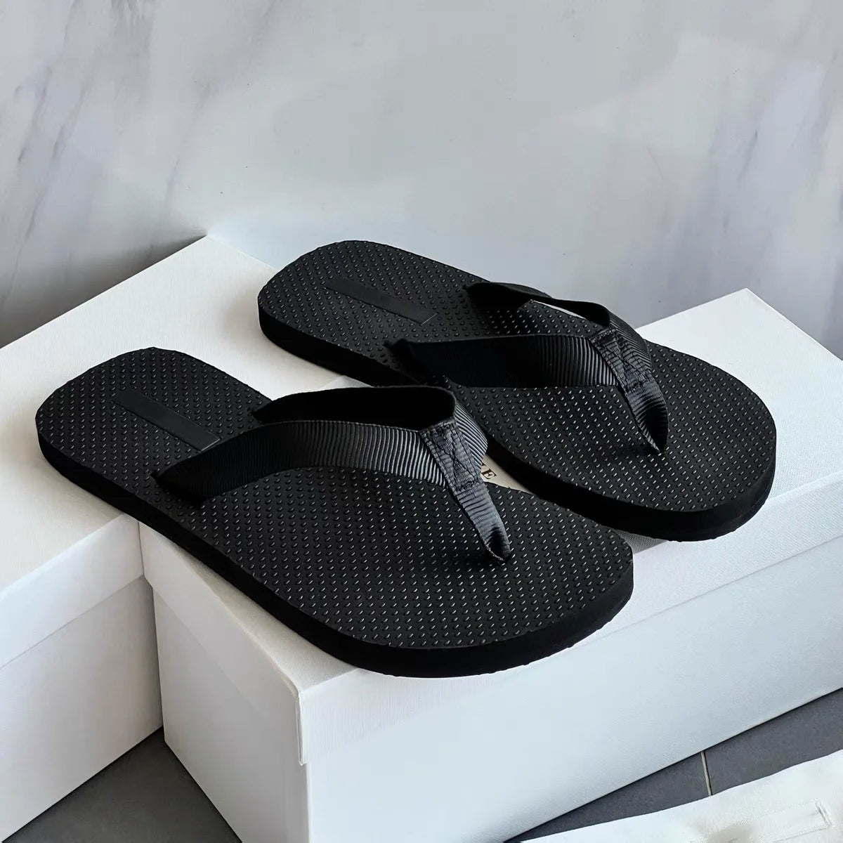 25 year new minimalist and versatile women's clip toe nude comfortable casual beach flip flops