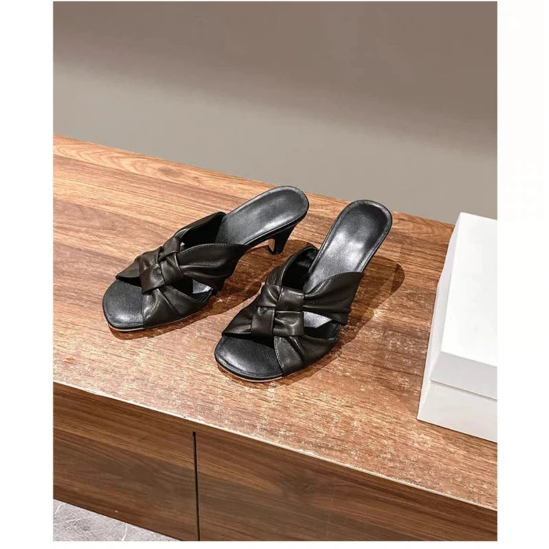25 year old new leather woven flat bottomed women's French lazy beach flat bottomed straight sandals for casual wear