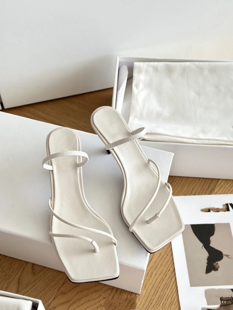 25 year summer new French retro slim strap kitten high-heeled clip toe sandals for wearing outside