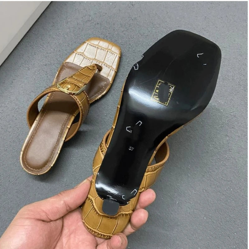 25 year TT genuine leather women's high-end European and American niche cat and copper buckle crocodile pattern flip flops