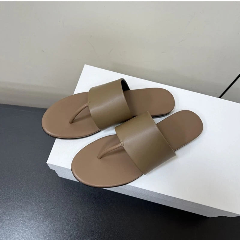 Extremely simple style 25 year spring/summer new comfortable flat bottom toe women's leather versatile flip flops