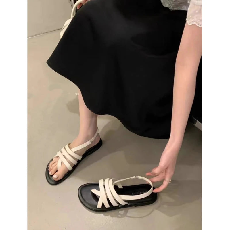 25 year new niche French retro leather flat bottomed sandals with simple, comfortable and versatile Roman features