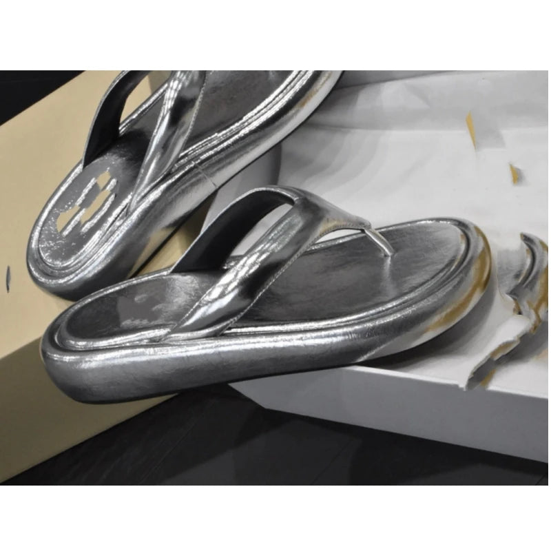 25 years of high-end genuine leather thick soled, raised toe, herringbone beach sandals from Europe and America