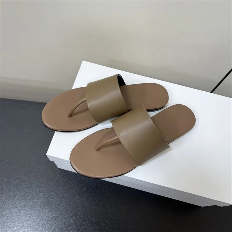 Extremely simple style 25 year spring/summer new comfortable flat bottom toe women's leather versatile flip flops
