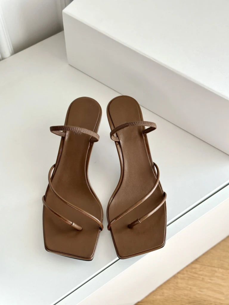 25 year summer new French retro slim strap kitten high-heeled clip toe sandals for wearing outside
